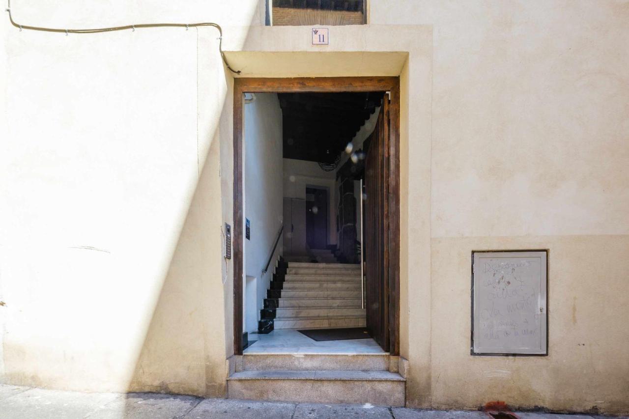 Apartamento Con Patio Junto A La Catedral By Toledo Ap Extérieur photo